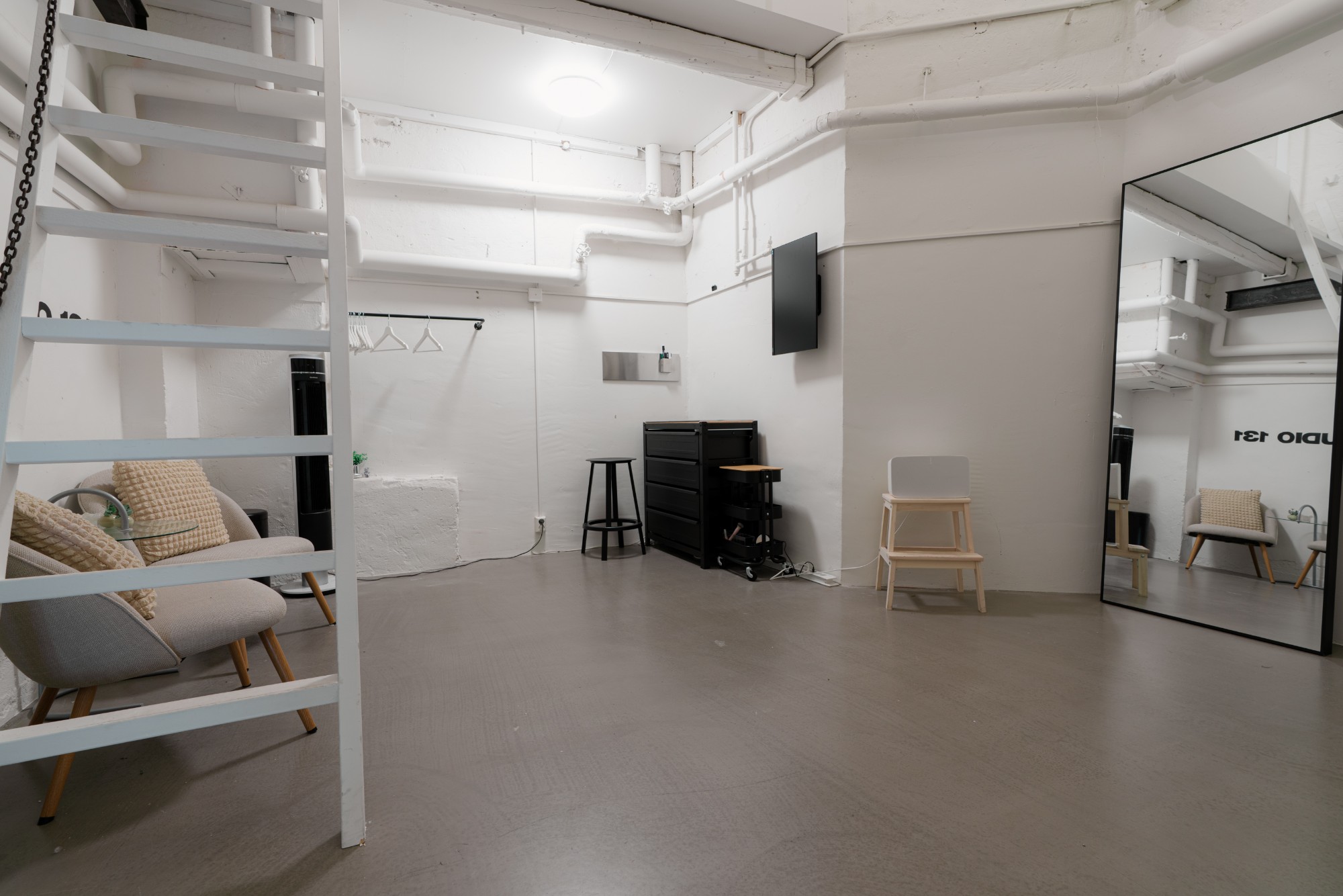 Studio 131 – spegel och ombytesyta